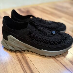 KEEN Men's Sample black and Gray shoes